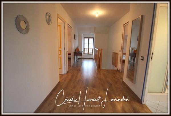 Le Mont-Saint-Michel (50170) Propriété d'exception en pierre dans la baie du Mont-Saint-Michel. Maison + gîte + dépendances aménageables.