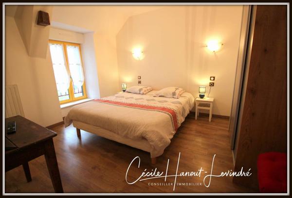 Le Mont-Saint-Michel (50170) Propriété d'exception en pierre dans la baie du Mont-Saint-Michel. Maison + gîte + dépendances aménageables.