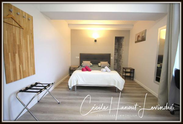 Le Mont-Saint-Michel (50170) Propriété d'exception en pierre dans la baie du Mont-Saint-Michel. Maison + gîte + dépendances aménageables.