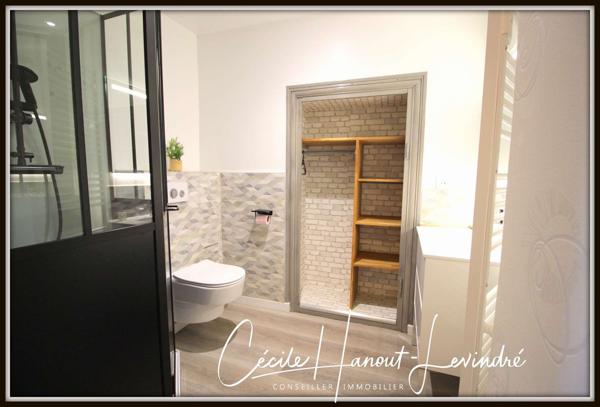 Le Mont-Saint-Michel (50170) Propriété d'exception en pierre dans la baie du Mont-Saint-Michel. Maison + gîte + dépendances aménageables.