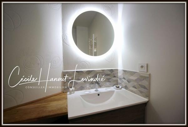 Le Mont-Saint-Michel (50170) Propriété d'exception en pierre dans la baie du Mont-Saint-Michel. Maison + gîte + dépendances aménageables.