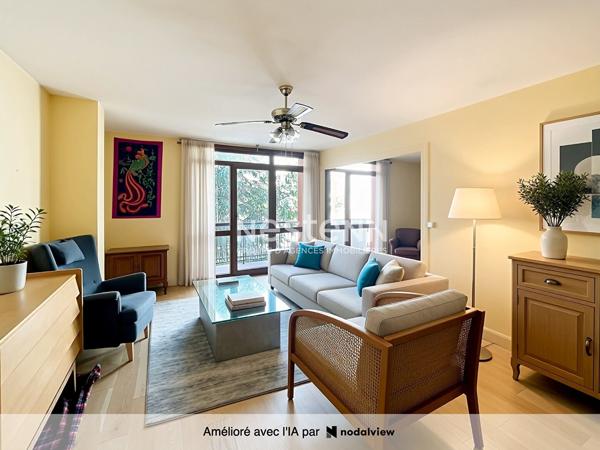 Centre-ville - Appartement 3 chambres avec ascenseur, débarras sur le palier et place de parking privative - Très bon état - Au pied de toutes les commodités