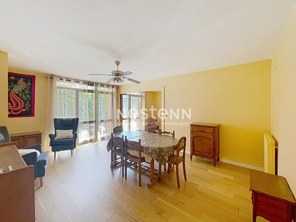 Centre-ville - Appartement 3 chambres avec ascenseur, débarras sur le palier et place de parking privative - Très bon état - Au pied de toutes les commodités