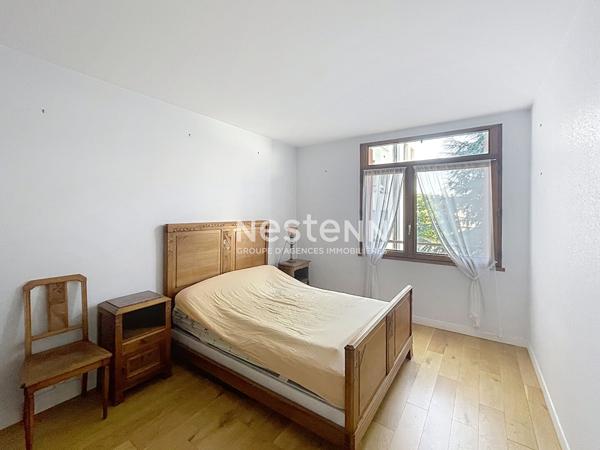 Centre-ville - Appartement 3 chambres avec ascenseur, débarras sur le palier et place de parking privative - Très bon état - Au pied de toutes les commodités