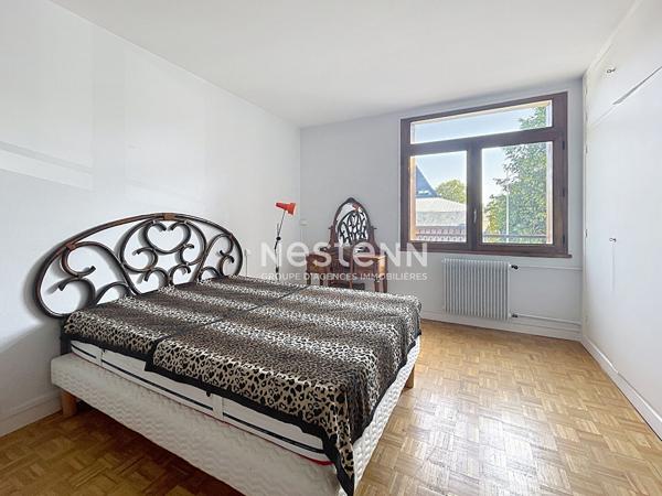 Centre-ville - Appartement 3 chambres avec ascenseur, débarras sur le palier et place de parking privative - Très bon état - Au pied de toutes les commodités