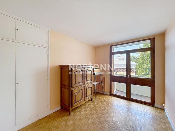 Centre-ville - Appartement 3 chambres avec ascenseur, débarras sur le palier et place de parking privative - Très bon état - Au pied de toutes les commodités