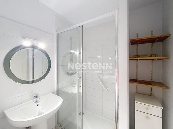 Centre-ville - Appartement 3 chambres avec ascenseur, débarras sur le palier et place de parking privative - Très bon état - Au pied de toutes les commodités