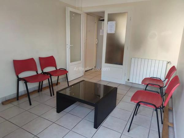 Location Bureau 4 pièces 63 m2 à Aubagne