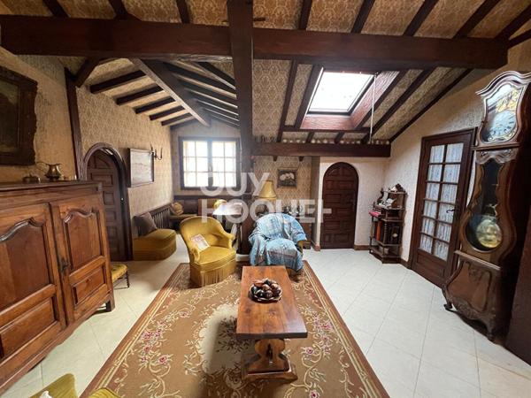 Maison - jardin - ascenseur - garages - terrasse - secteur prisé!