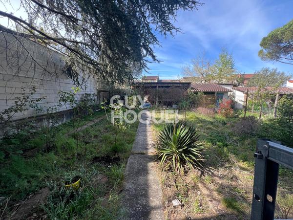 Maison - jardin - ascenseur - garages - terrasse - secteur prisé!
