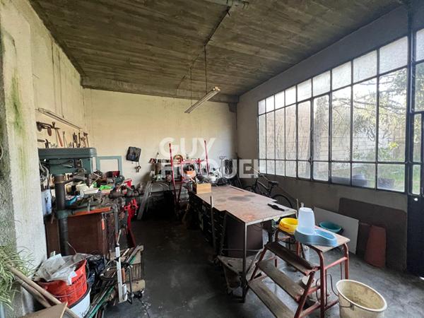 Maison - jardin - ascenseur - garages - terrasse - secteur prisé!