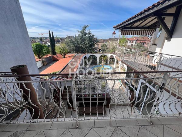 Maison - jardin - ascenseur - garages - terrasse - secteur prisé!