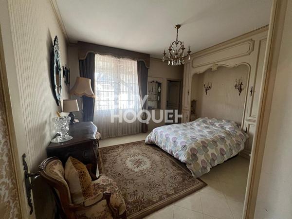 Maison - jardin - ascenseur - garages - terrasse - secteur prisé!