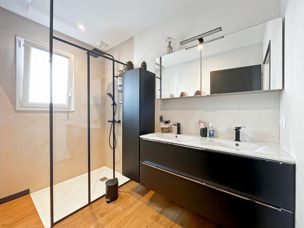 Maison T3 rénovée proche mer et centre-ville dans un écrin de verdure