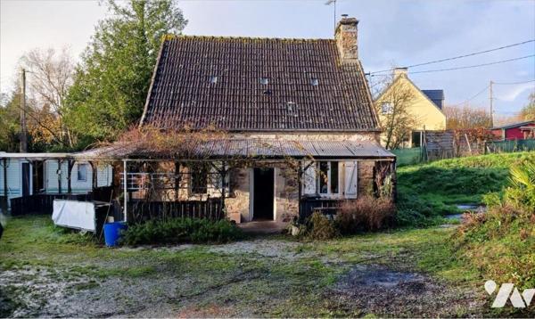 Petite maison en pierre à rénover, avec dépendances