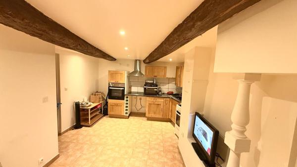Appartement T2 rénové en plein centre du village de St Maximin la Sainte Baume avec forte rentabilité