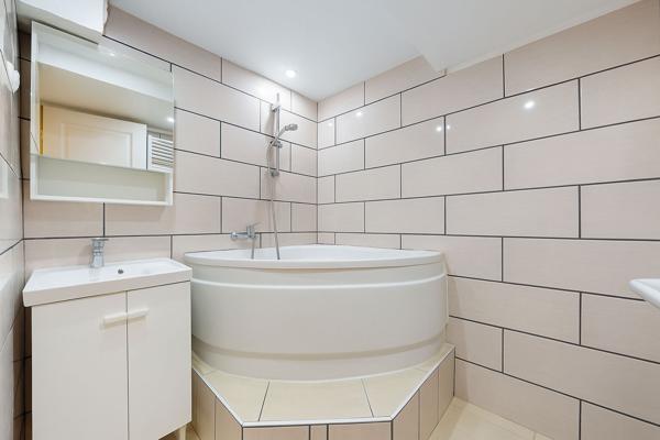 Appartement T2 rénové en plein centre du village de St Maximin la Sainte Baume avec forte rentabilité