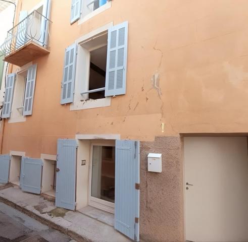 Appartement T2 rénové en plein centre du village de St Maximin la Sainte Baume avec forte rentabilité