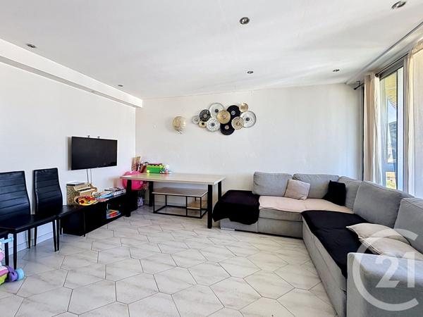 Appartement à vendre  4 pièces - 66,29 m 2   MARSEILLE  - 13013