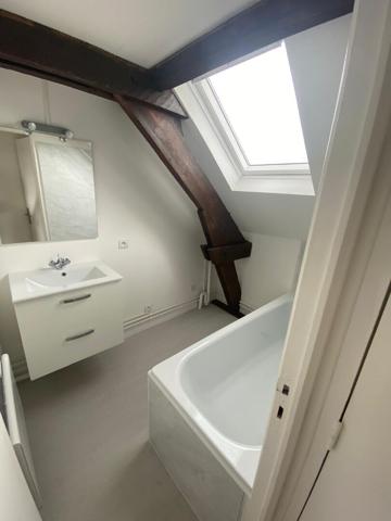 A LOUER APPARTEMENT PROCHE CENTRE  VILLE DE ST QUENTIN 02100