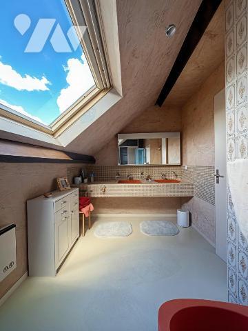 Maison avec sous-sol complet et beau potentiel à Avrillé
