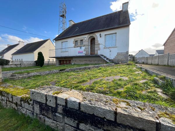 A VENDRE ? Maison néo-bretonne avec fort potentiel en plein coeur de Caulnes