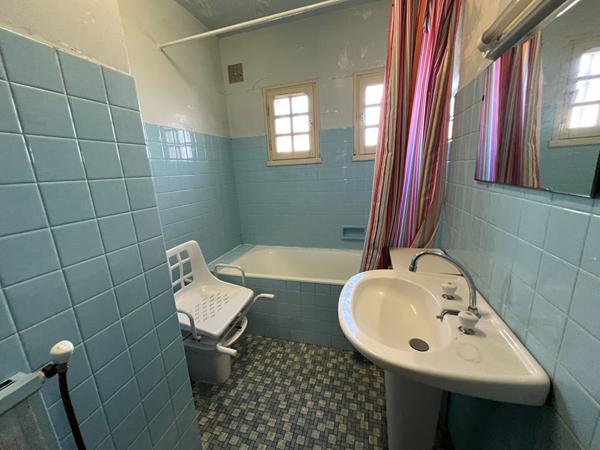 A VENDRE ? Maison néo-bretonne avec fort potentiel en plein coeur de Caulnes