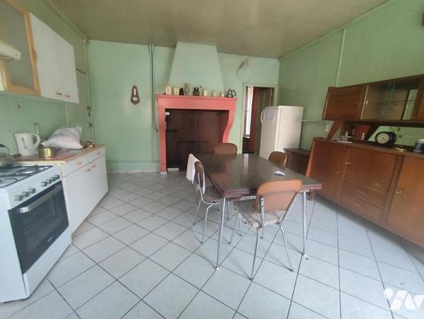 Maison avec dépendances & jardin - VERY