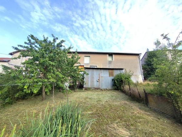 Maison avec dépendances & jardin - VERY