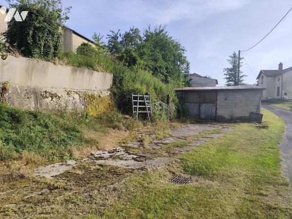 Maison avec dépendances & jardin - VERY