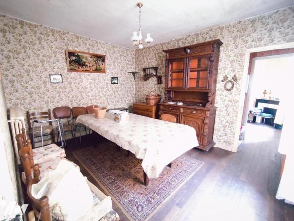 Maison avec dépendances & jardin - VERY