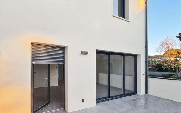 Maison à vendre    4 pièces •  Grenade