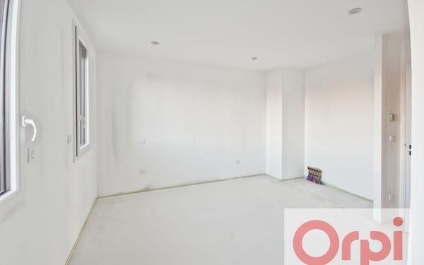 Maison à vendre    4 pièces •  Grenade