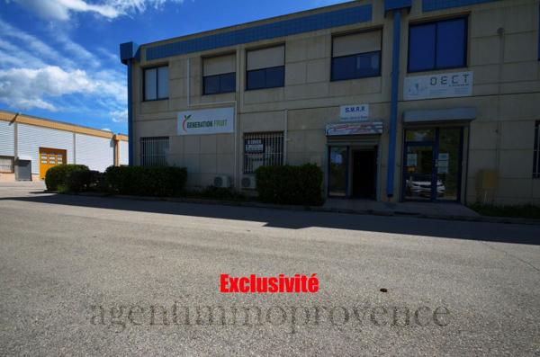 Gémenos (13420) GEMENOS : Bureau d'environ 14m² en RDC.