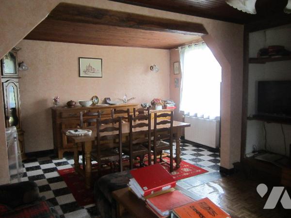 grande maison 164 m2 3 chambres beaucoup de possibilités d'aménagement.