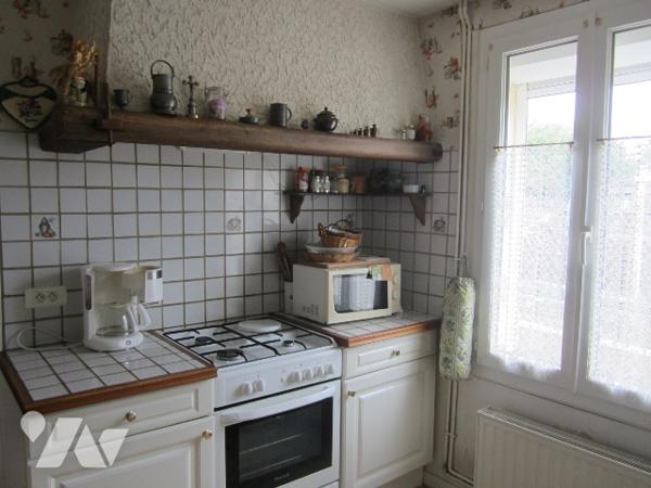 grande maison 164 m2 3 chambres beaucoup de possibilités d'aménagement.