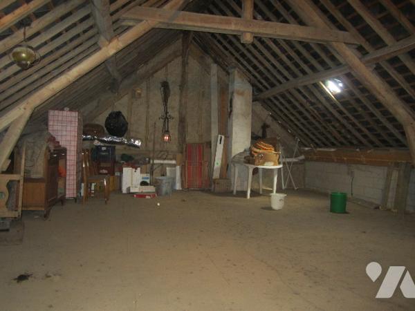 grande maison 164 m2 3 chambres beaucoup de possibilités d'aménagement.