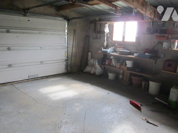 grande maison 164 m2 3 chambres beaucoup de possibilités d'aménagement.