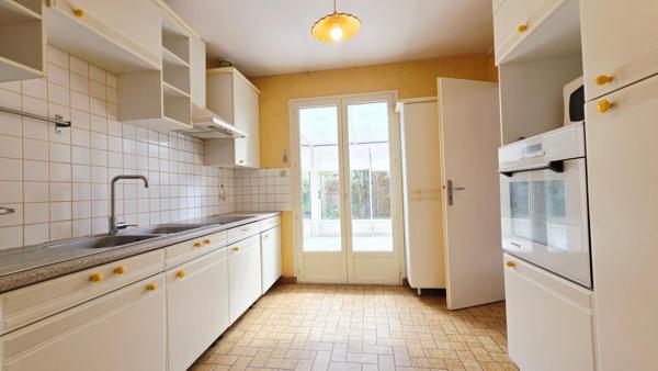 BOURGES MAISON 122M² 6 PIECES 4 CHAMBRES GARAGE SOUS-SOL JARDIN