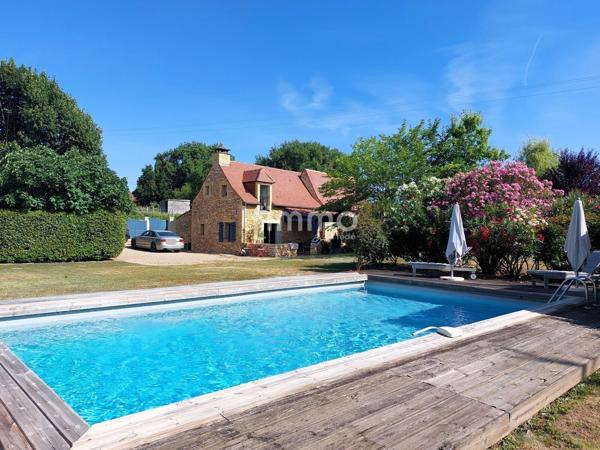 Maison en pierre de 97m² avec piscine sur un terrain de 1651m²