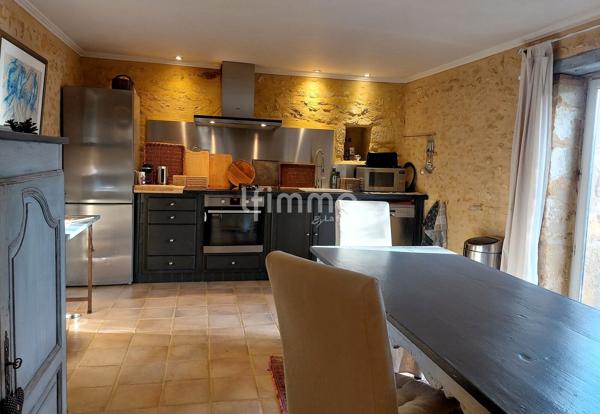 Maison en pierre de 97m² avec piscine sur un terrain de 1651m²