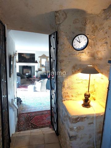 Maison en pierre de 97m² avec piscine sur un terrain de 1651m²
