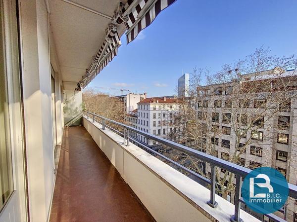 F5 PREFECTURE-ETAGE ELEVE BALCON