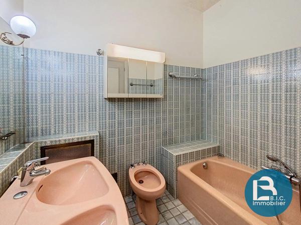 F5 PREFECTURE-ETAGE ELEVE BALCON