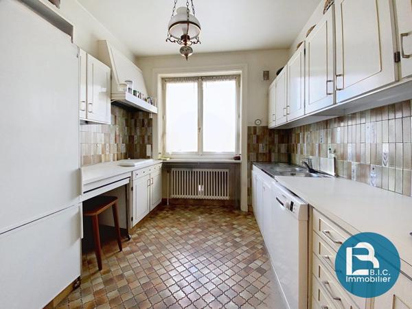 F5 PREFECTURE-ETAGE ELEVE BALCON
