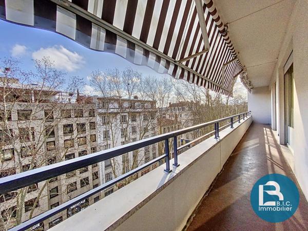 F5 PREFECTURE-ETAGE ELEVE BALCON