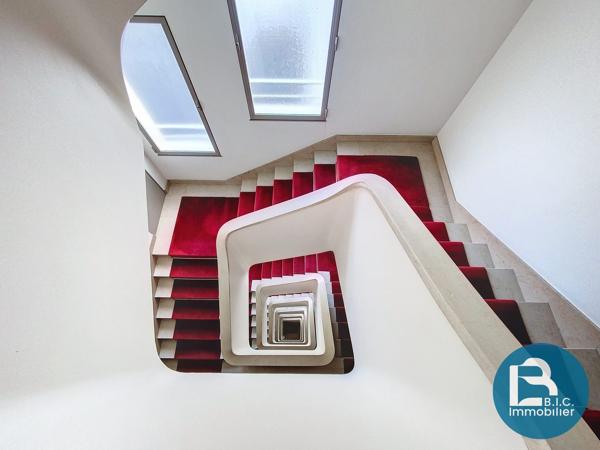 F5 PREFECTURE-ETAGE ELEVE BALCON