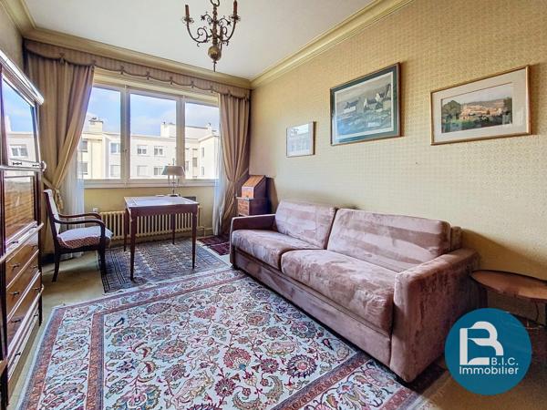F5 PREFECTURE-ETAGE ELEVE BALCON