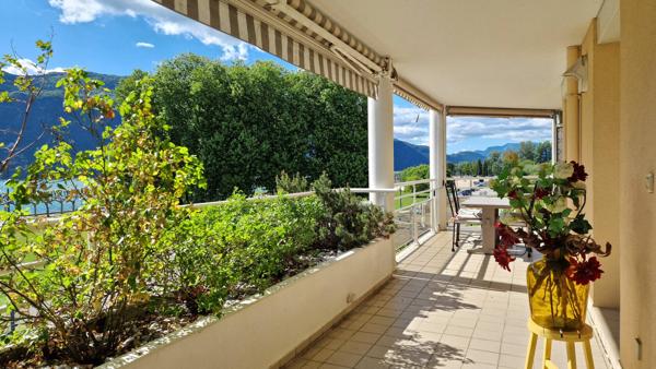 Appartement avec terrasse et vue panoramique sur le lac du Bourget