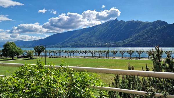 Appartement avec terrasse et vue panoramique sur le lac du Bourget